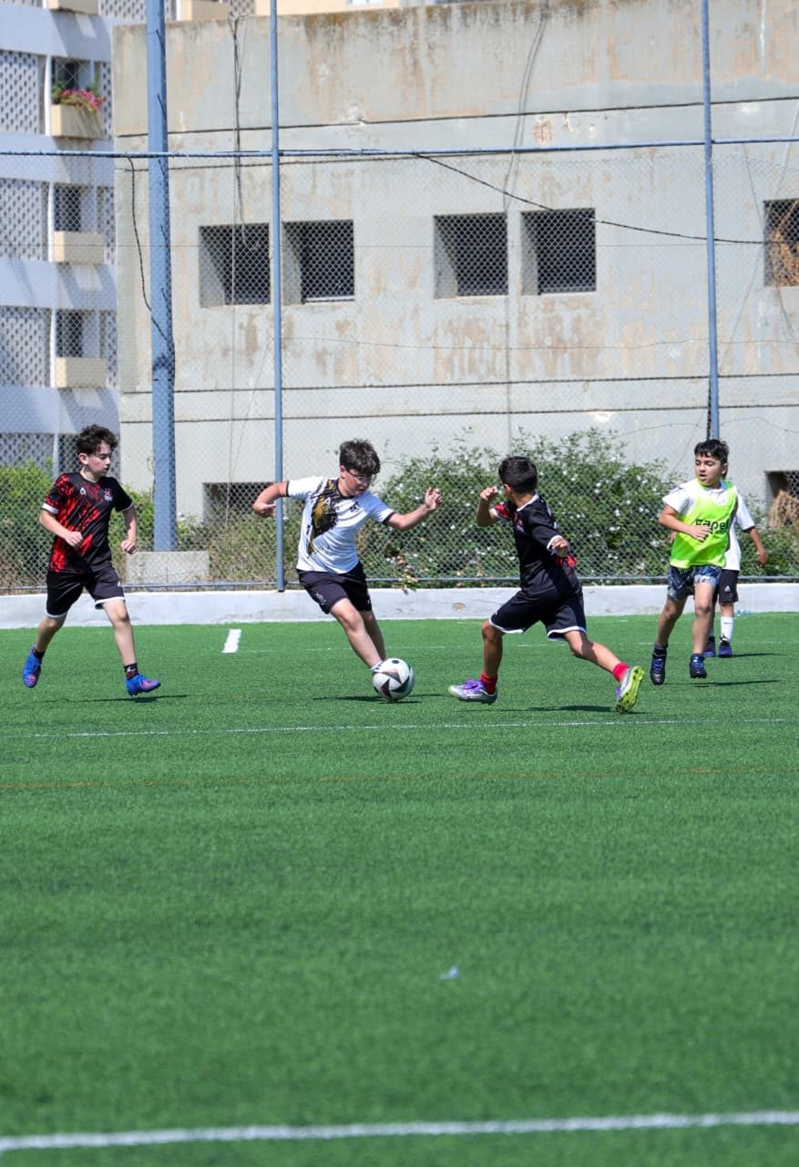 Players contesting the ball